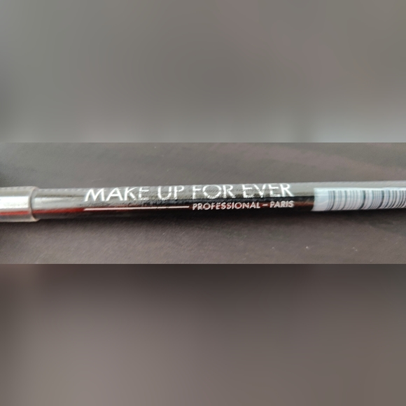 Makeup Forever Lip Liner Concealer - Picture 1 of 5